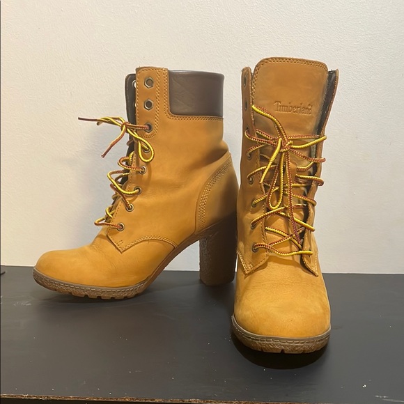 Timberland Women's Tan Lace-Up Boots - Picture 1 of 6